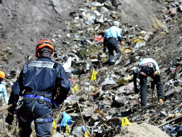 Đã tìm thấy hộp đen thứ 2 của máy bay Germanwings rơi tại Alps ảnh 1 Đã tìm thấy hộp đen thứ 2 của máy bay Germanwings rơi tại Alps ảnh 1