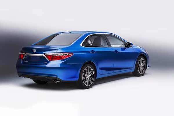 Toyota công bố giá bán phiên bản đặc biệt của Camry và Corolla ảnh 2