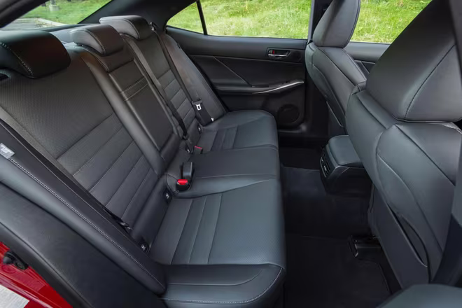 Lexus IS 2016: Thêm mạnh mẽ và sang trọng ảnh 9 Lexus IS 2016: Thêm mạnh mẽ và sang trọng ảnh 9