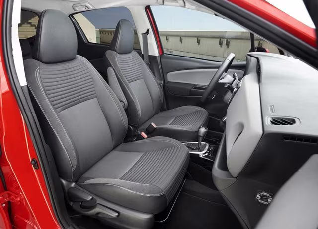 Toyota ra mắt dòng xe Yaris 2016 với thành viên Bi-Tone mới ảnh 9 Toyota ra mắt dòng xe Yaris 2016 với thành viên Bi-Tone mới ảnh 9