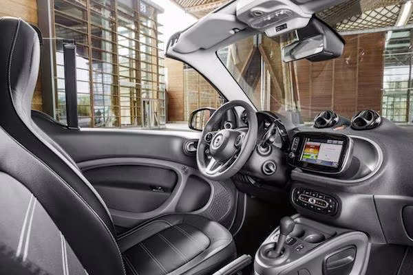 Smart Fortwo mui trần: Kích thước nhỏ và thiết kế sành điệu ảnh 7 Smart Fortwo mui trần: Kích thước nhỏ và thiết kế sành điệu ảnh 7