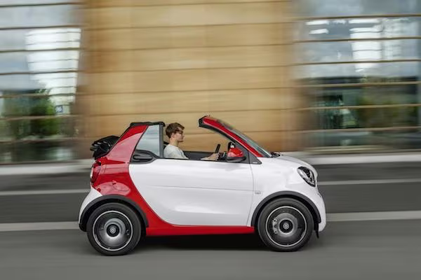 Smart Fortwo mui trần: Kích thước nhỏ và thiết kế sành điệu ảnh 5 Smart Fortwo mui trần: Kích thước nhỏ và thiết kế sành điệu ảnh 5