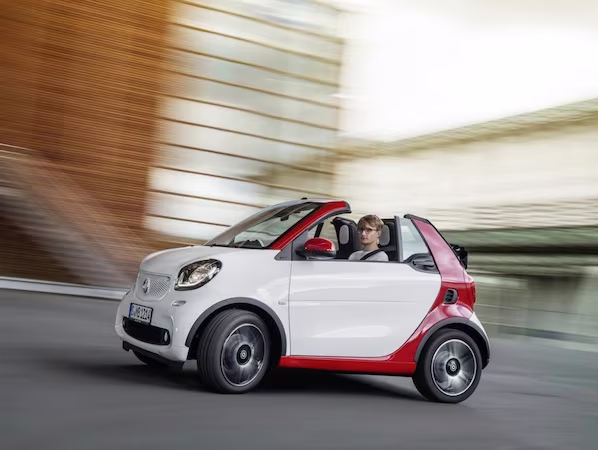 Smart Fortwo mui trần: Kích thước nhỏ và thiết kế sành điệu ảnh 4 Smart Fortwo mui trần: Kích thước nhỏ và thiết kế sành điệu ảnh 4
