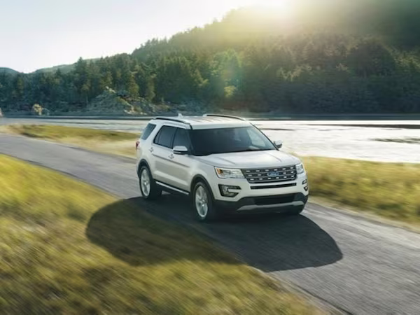 Ford Explorer Platinum 2016: Sang trọng và tiện lợi ảnh 1