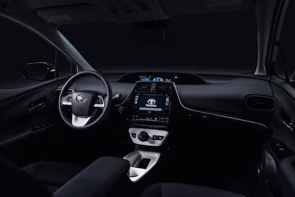 Toyota Prius mới: Thiết kế phá cách, tiết kiệm nhiên liệu ảnh 8 Toyota Prius mới: Thiết kế phá cách, tiết kiệm nhiên liệu ảnh 8