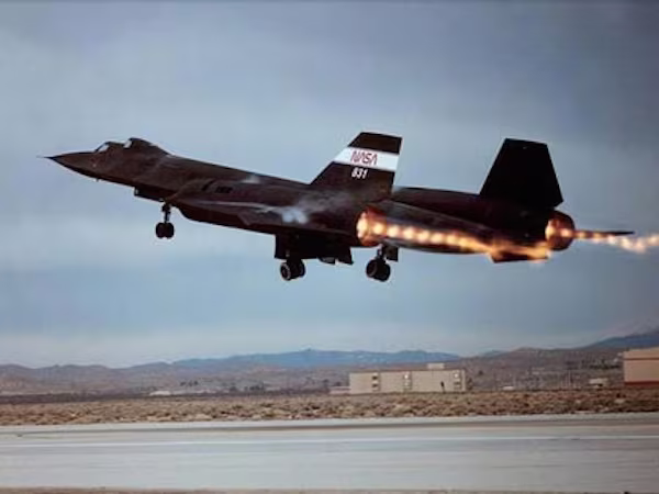 Trung Quốc đang thử nghiệm máy bay siêu thanh mới? ảnh 1