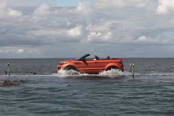 Range Rover Evoque mui trần: Thiết kế sang trọng, hiện đại ảnh 8 Range Rover Evoque mui trần: Thiết kế sang trọng, hiện đại ảnh 8