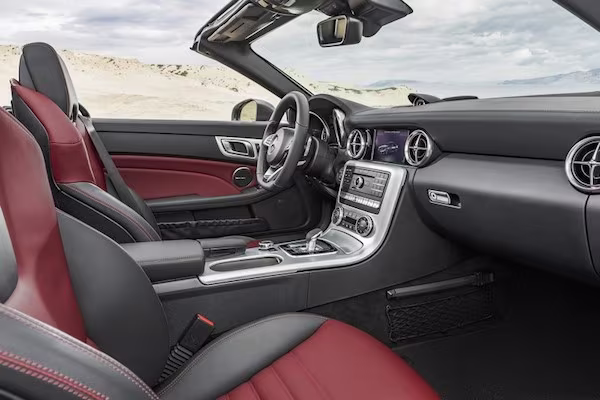 Chiêm ngưỡng ảnh đẹp long lanh của Mercedes SLC 2017 mui trần ảnh 10 Chiêm ngưỡng ảnh đẹp long lanh của Mercedes SLC 2017 mui trần ảnh 10