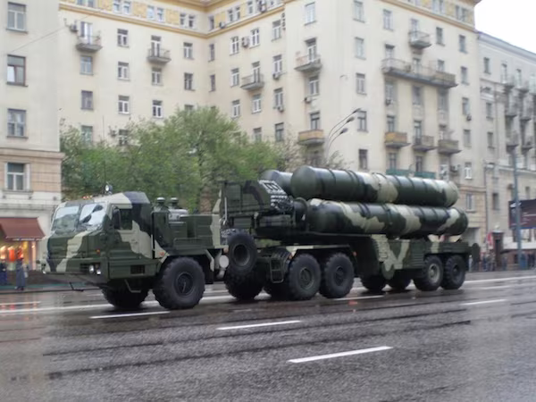 Nga triển khai 2 trung đoàn S-400 đến bảo vệ Moscow ảnh 1 Nga triển khai 2 trung đoàn S-400 đến bảo vệ Moscow ảnh 1