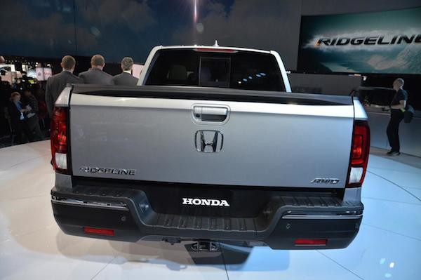 Honda Ridgeline 2017: Xe bán tải đầu tiên xuất âm thanh ra cả thùng xe ảnh 5 Honda Ridgeline 2017: Xe bán tải đầu tiên xuất âm thanh ra cả thùng xe ảnh 5