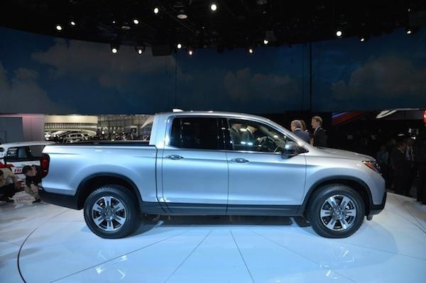 Honda Ridgeline 2017: Xe bán tải đầu tiên xuất âm thanh ra cả thùng xe ảnh 4 Honda Ridgeline 2017: Xe bán tải đầu tiên xuất âm thanh ra cả thùng xe ảnh 4