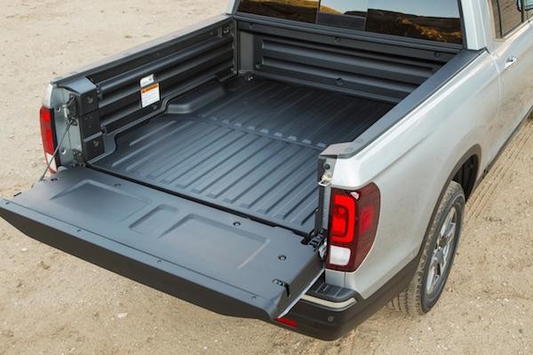Honda Ridgeline 2017: Xe bán tải đầu tiên xuất âm thanh ra cả thùng xe ảnh 6 Honda Ridgeline 2017: Xe bán tải đầu tiên xuất âm thanh ra cả thùng xe ảnh 6