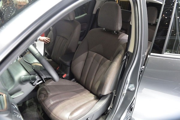 Xe bán tải Fiat Fullback: Thiết kế thể thao, bắt mắt ảnh 5 Xe bán tải Fiat Fullback: Thiết kế thể thao, bắt mắt ảnh 5