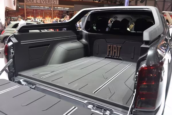 Xe bán tải Fiat Fullback: Thiết kế thể thao, bắt mắt ảnh 4 Xe bán tải Fiat Fullback: Thiết kế thể thao, bắt mắt ảnh 4