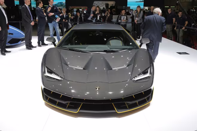 Lamborghini Centenario chính thức xuất hiện với giá bán 1,9 triệu USD ảnh 5 Lamborghini Centenario chính thức xuất hiện với giá bán 1,9 triệu USD ảnh 5