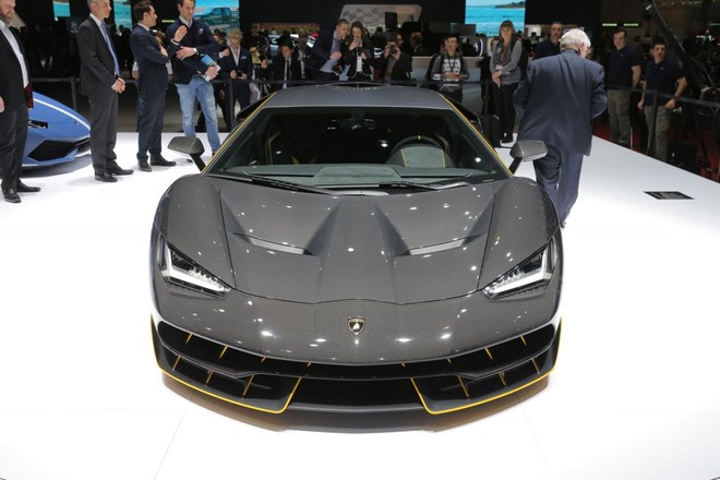 Lamborghini Centenario chính thức xuất hiện với giá bán 1,9 triệu USD ảnh 5 Lamborghini Centenario chính thức xuất hiện với giá bán 1,9 triệu USD ảnh 5