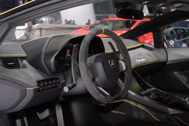 Lamborghini Centenario chính thức xuất hiện với giá bán 1,9 triệu USD ảnh 3 Lamborghini Centenario chính thức xuất hiện với giá bán 1,9 triệu USD ảnh 3