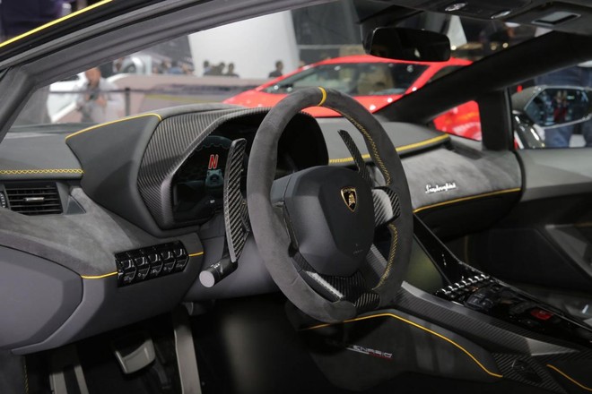 Lamborghini Centenario chính thức xuất hiện với giá bán 1,9 triệu USD ảnh 3 Lamborghini Centenario chính thức xuất hiện với giá bán 1,9 triệu USD ảnh 3