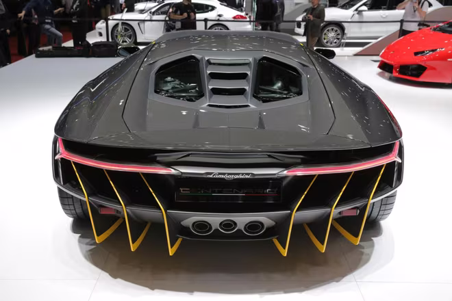 Lamborghini Centenario chính thức xuất hiện với giá bán 1,9 triệu USD ảnh 8 Lamborghini Centenario chính thức xuất hiện với giá bán 1,9 triệu USD ảnh 8