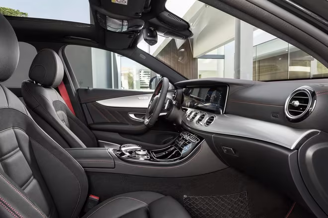 Mercedes-AMG E43: Mạnh mẽ và sang trọng ảnh 3 Mercedes-AMG E43: Mạnh mẽ và sang trọng ảnh 3