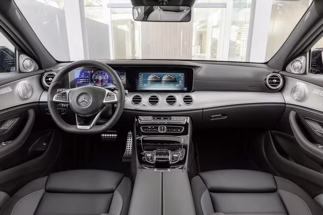 Mercedes-AMG E43: Mạnh mẽ và sang trọng ảnh 4 Mercedes-AMG E43: Mạnh mẽ và sang trọng ảnh 4