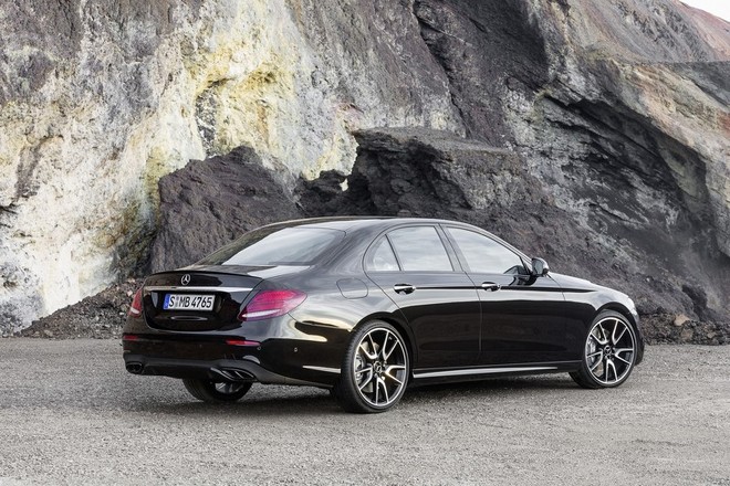 Mercedes-AMG E43: Mạnh mẽ và sang trọng ảnh 5 Mercedes-AMG E43: Mạnh mẽ và sang trọng ảnh 5