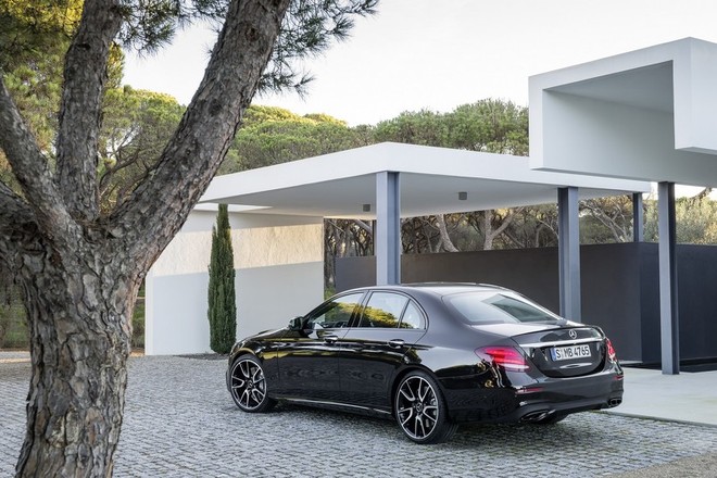 Mercedes-AMG E43: Mạnh mẽ và sang trọng ảnh 2 Mercedes-AMG E43: Mạnh mẽ và sang trọng ảnh 2