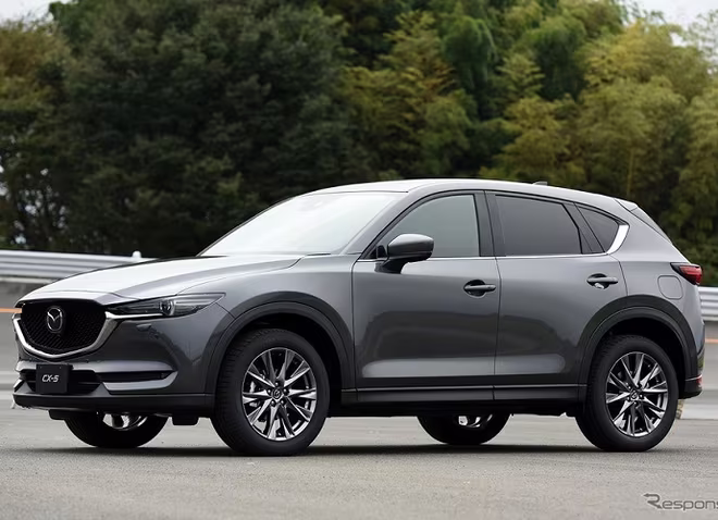 Đầu tiên là động cơ diesel 2.5 lít, công suất 172 mã lực và mô-men xoắn 420 Nm, kết hợp số sàn 6 cấp. Mazda cho biết CX-5 mới là chiếc xe duy nhất trong phân khúc sử dụng hộp số sàn. Đầu tiên là động cơ diesel 2.5 lít, công suất 172 mã lực và mô-men xoắn 420 Nm, kết hợp số sàn 6 cấp. Mazda cho biết CX-5 mới là chiếc xe duy nhất trong phân khúc sử dụng hộp số sàn.