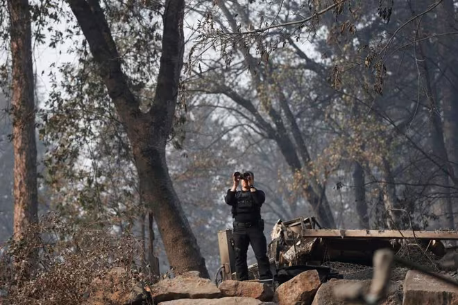 Vụ cháy rừng này vẫn chưa được dập tắt hoàn toàn mà đang cháy âm ỉ, tuy nhiên, các nhà dự báo thời tiết đang phán đoán mưa lớn có thể xuất hiện trong vài ngày tới nhằm hỗ trợ cho việc dập đám cháy Vụ cháy rừng này vẫn chưa được dập tắt hoàn toàn mà đang cháy âm ỉ, tuy nhiên, các nhà dự báo thời tiết đang phán đoán mưa lớn có thể xuất hiện trong vài ngày tới nhằm hỗ trợ cho việc dập đám cháy
