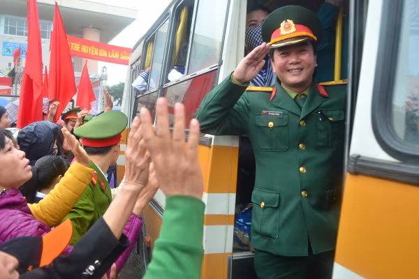 Bí thư Thành uỷ Phạm Quang Nghị động viên tân binh lên đường nhập ngũ ảnh 10