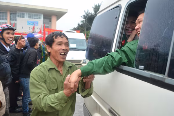 Bí thư Thành uỷ Phạm Quang Nghị động viên tân binh lên đường nhập ngũ ảnh 11