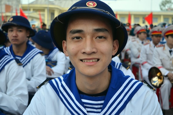 Bí thư Thành uỷ Phạm Quang Nghị động viên tân binh lên đường nhập ngũ ảnh 7 Bí thư Thành uỷ Phạm Quang Nghị động viên tân binh lên đường nhập ngũ ảnh 7