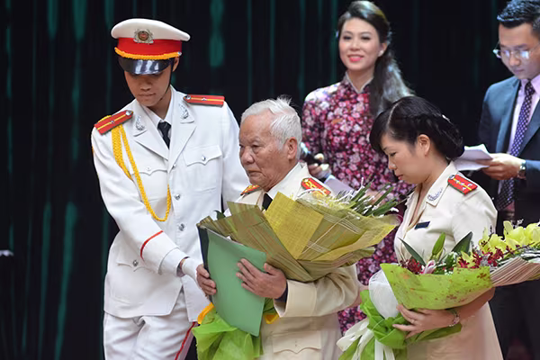 Cuộc hội ngộ của những người lính viết nên bản anh hùng ca vang mãi ảnh 14 Cuộc hội ngộ của những người lính viết nên bản anh hùng ca vang mãi ảnh 14