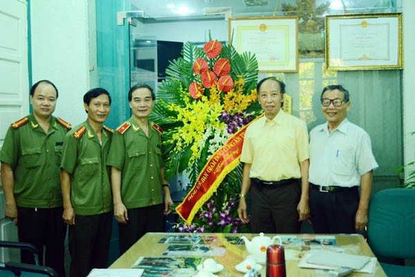 Lãnh đạo CATP Hà Nội thăm, chúc mừng các cơ quan báo chí ảnh 2 Lãnh đạo CATP Hà Nội thăm, chúc mừng các cơ quan báo chí ảnh 2