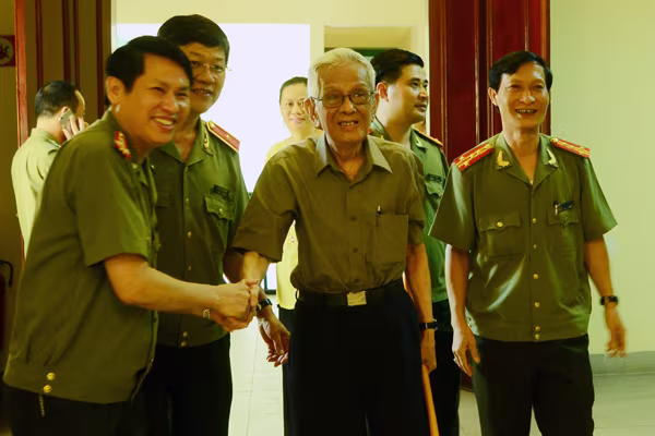 Chân tình buổi gặp mặt thân mật giữa CATP Hà Nội với lãnh đạo các cơ quan báo chí ảnh 6 Chân tình buổi gặp mặt thân mật giữa CATP Hà Nội với lãnh đạo các cơ quan báo chí ảnh 6