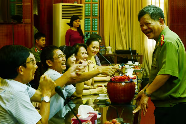 Chân tình buổi gặp mặt thân mật giữa CATP Hà Nội với lãnh đạo các cơ quan báo chí ảnh 11 Chân tình buổi gặp mặt thân mật giữa CATP Hà Nội với lãnh đạo các cơ quan báo chí ảnh 11