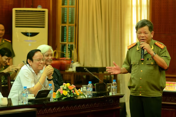 Chân tình buổi gặp mặt thân mật giữa CATP Hà Nội với lãnh đạo các cơ quan báo chí ảnh 10 Chân tình buổi gặp mặt thân mật giữa CATP Hà Nội với lãnh đạo các cơ quan báo chí ảnh 10