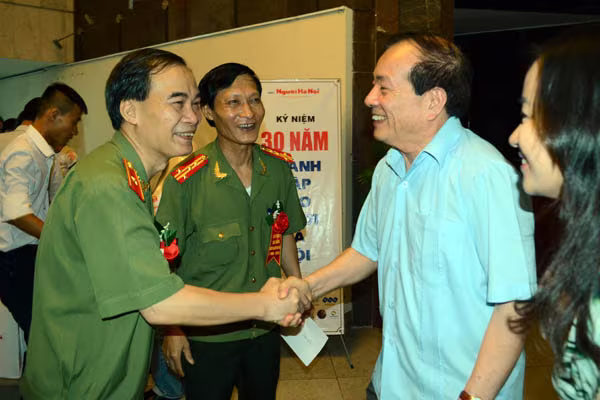 Lãnh đạo CATP Hà Nội thăm, chúc mừng các cơ quan báo chí ảnh 6