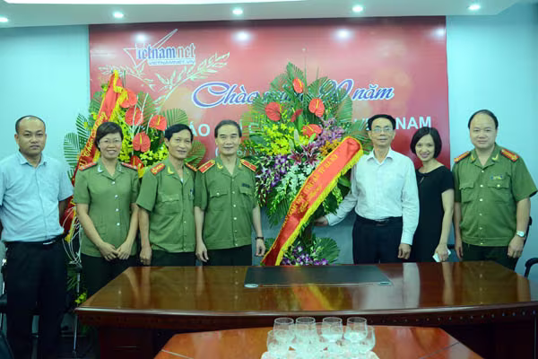 Lãnh đạo CATP Hà Nội thăm, chúc mừng các cơ quan báo chí ảnh 3