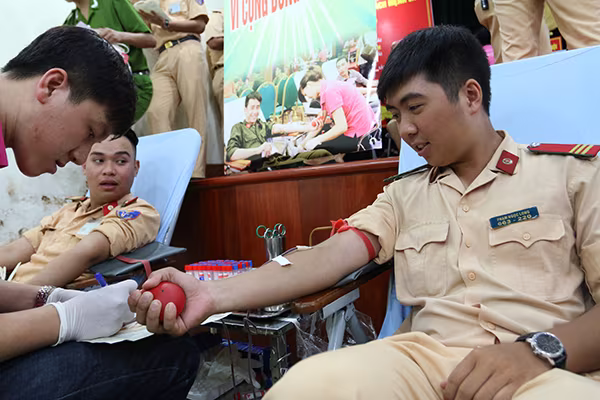 Tuổi trẻ Công an Thủ đô hiến máu vì cộng đồng: Một giọt máu cho đi... ảnh 10 Tuổi trẻ Công an Thủ đô hiến máu vì cộng đồng: Một giọt máu cho đi... ảnh 10