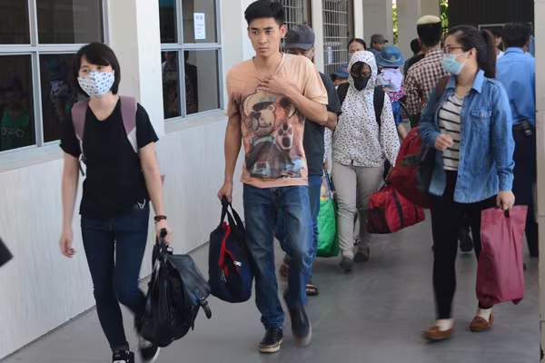 Sĩ tử đội nắng đổ về Hà Nội dự thi ảnh 1 Sĩ tử đội nắng đổ về Hà Nội dự thi ảnh 1