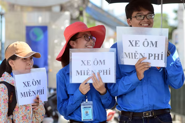 Sĩ tử đội nắng đổ về Hà Nội dự thi ảnh 7 Sĩ tử đội nắng đổ về Hà Nội dự thi ảnh 7