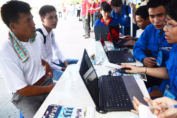 Sĩ tử đội nắng đổ về Hà Nội dự thi ảnh 10 Sĩ tử đội nắng đổ về Hà Nội dự thi ảnh 10