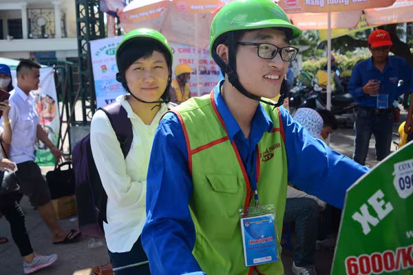 Sĩ tử đội nắng đổ về Hà Nội dự thi ảnh 9 Sĩ tử đội nắng đổ về Hà Nội dự thi ảnh 9