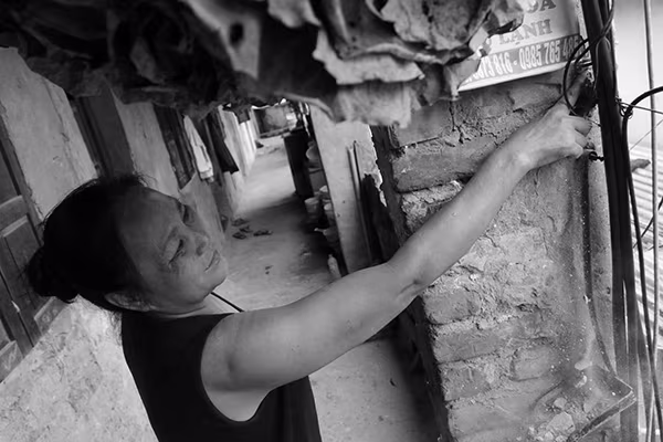 Khổ sở ở khu nhà hơn 30 năm tuổi xuống cấp nghiêm trọng ảnh 5