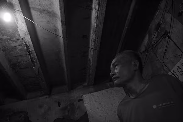 Khổ sở ở khu nhà hơn 30 năm tuổi xuống cấp nghiêm trọng ảnh 6