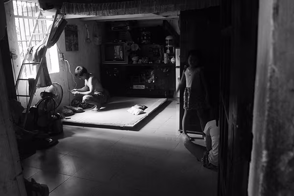 Khổ sở ở khu nhà hơn 30 năm tuổi xuống cấp nghiêm trọng ảnh 2