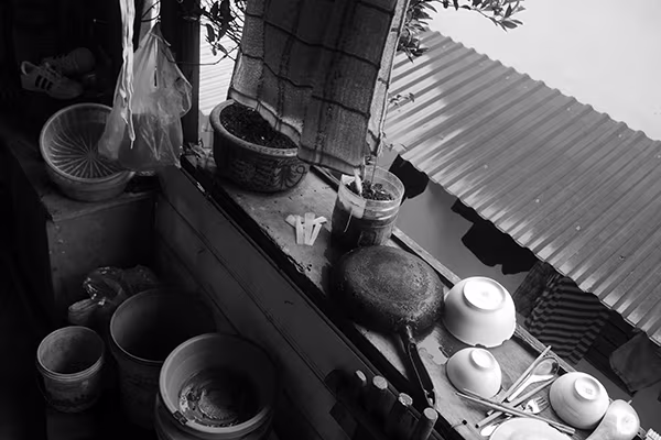 Khổ sở ở khu nhà hơn 30 năm tuổi xuống cấp nghiêm trọng ảnh 9