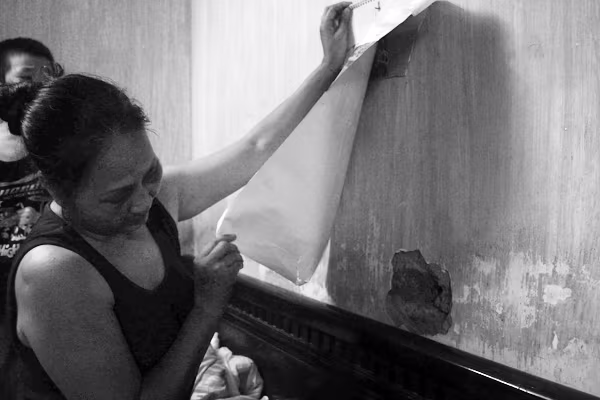 Khổ sở ở khu nhà hơn 30 năm tuổi xuống cấp nghiêm trọng ảnh 11