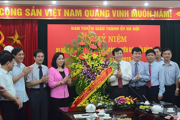 Xứng đáng là chiến sĩ xung kích trên mặt trận tư tưởng chính trị - văn hóa  ảnh 1